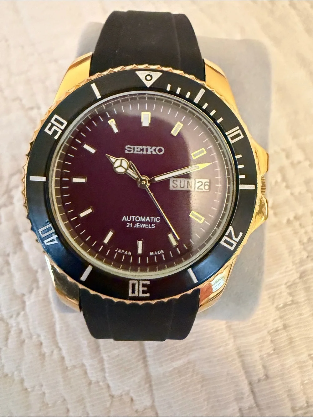 Seiko Gold Case Watch with Black Bezel and Strap - Picture 3 of 4